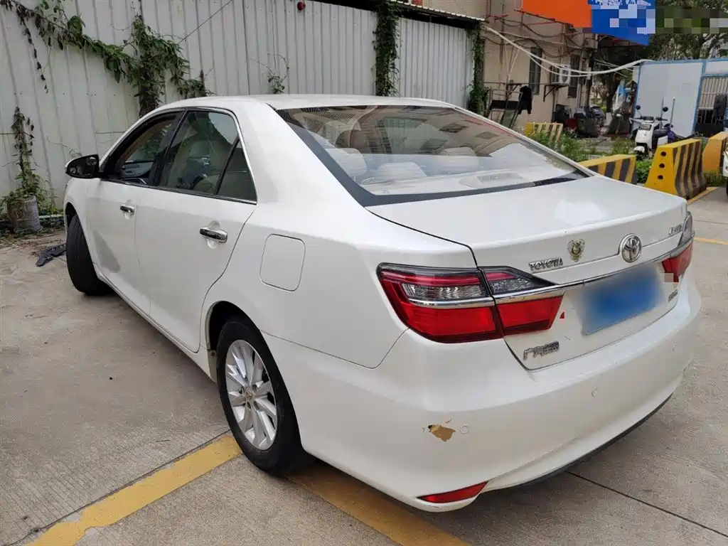 Toyota Camry 2015 2.0G Leading Edition фото 23