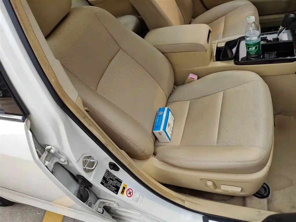 Toyota Camry 2015 2.0G Leading Edition фото 20