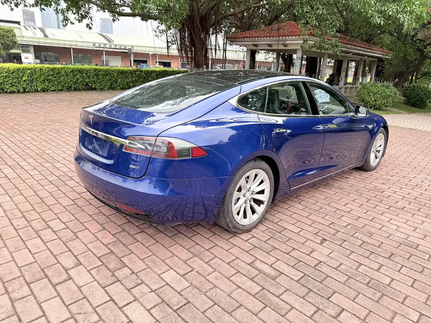 TESLA MODEL S