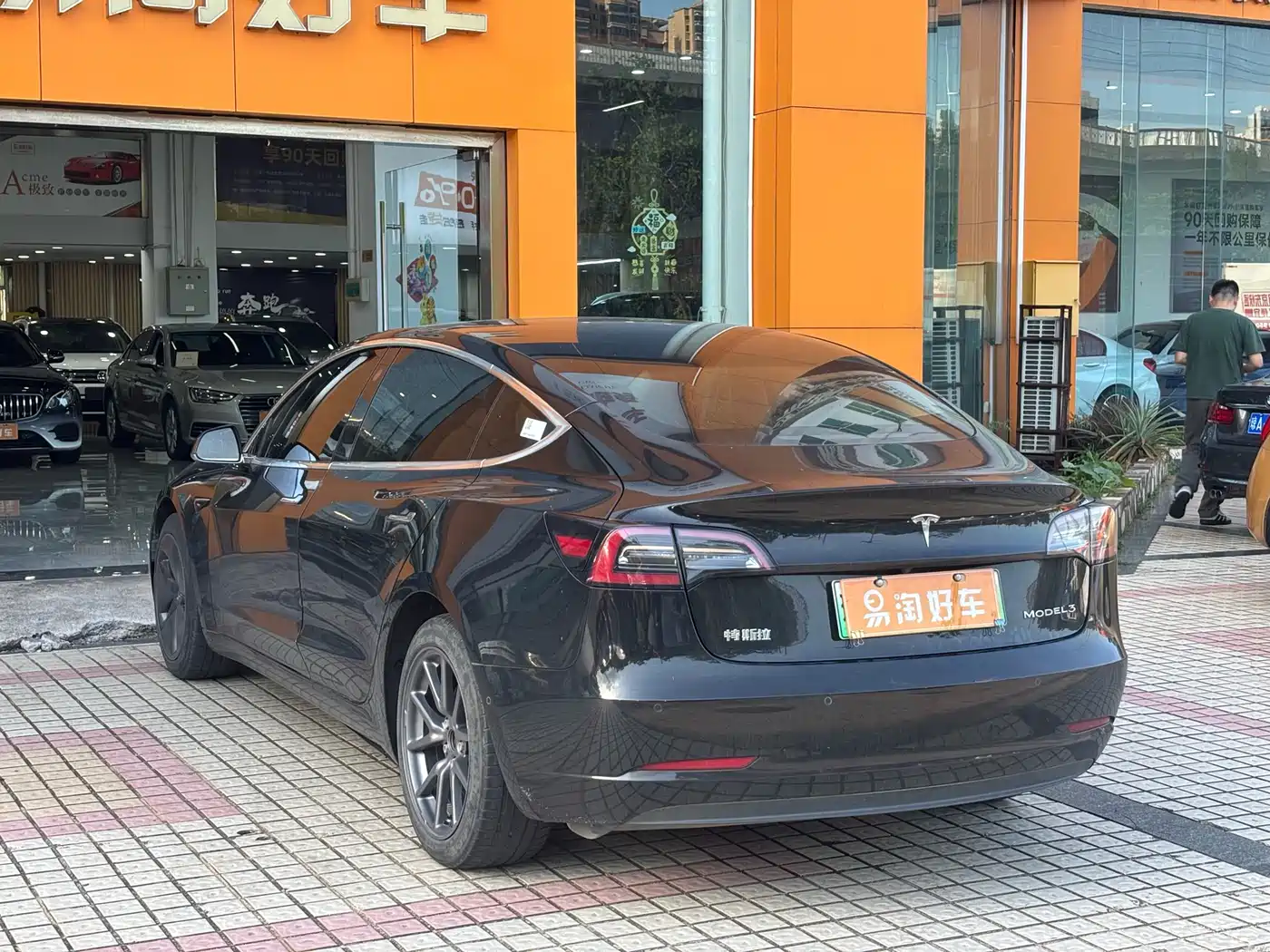 TESLA MODEL 3