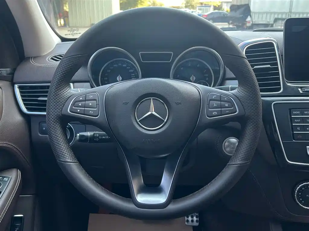 Mercedes-Benz GLE 2016 GLE 400 4MATIC фото 12