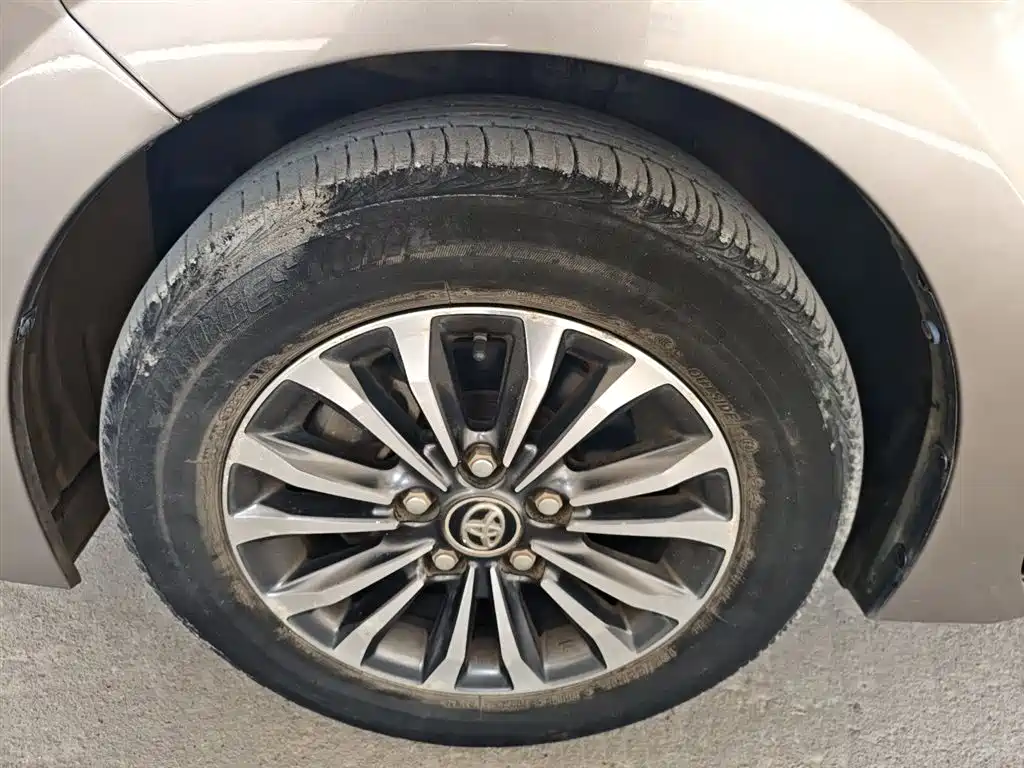 Toyota Corolla 2017 Facelift 1.2T S-CVT GL фото 23