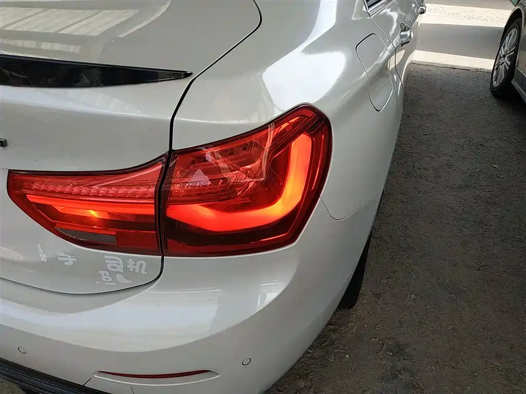 BMW 1 Series 2017 118i Sport фото 8