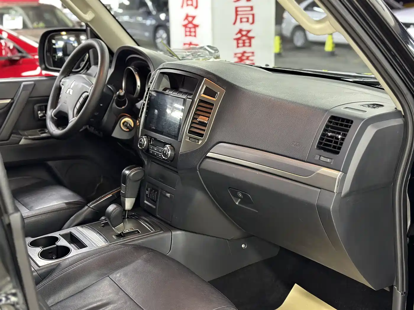 Mitsubishi Pajero (Import) 2015 3.0L Automatic Elite Premium Edition China IV фото 13
