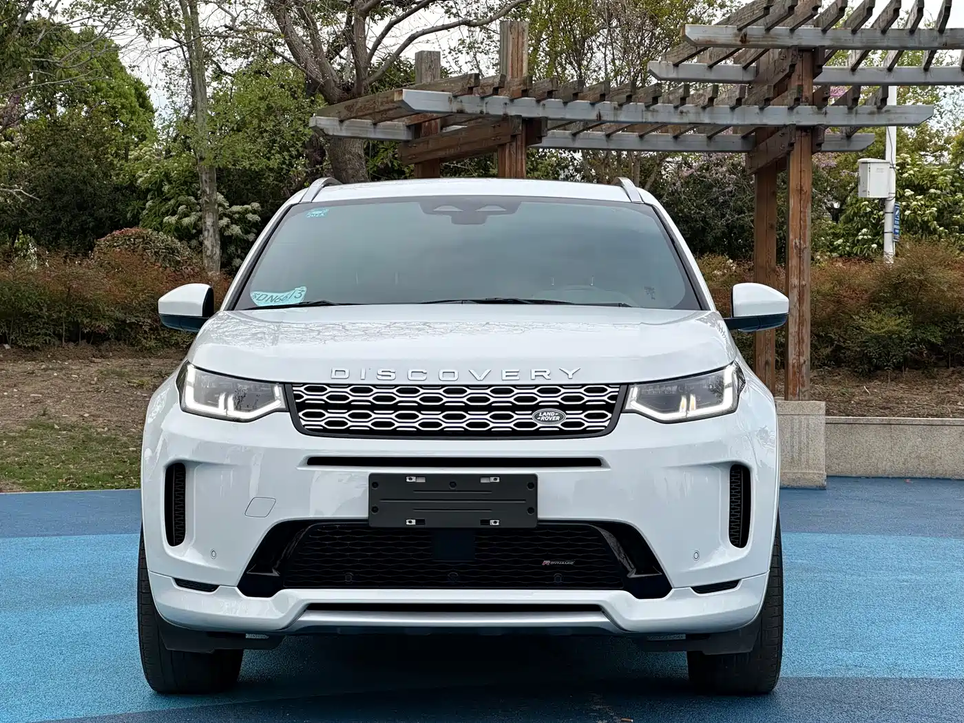 Land Rover Discovery Sport 2022 Model Year Facelift 249PS Metropolitan Edition фото 2