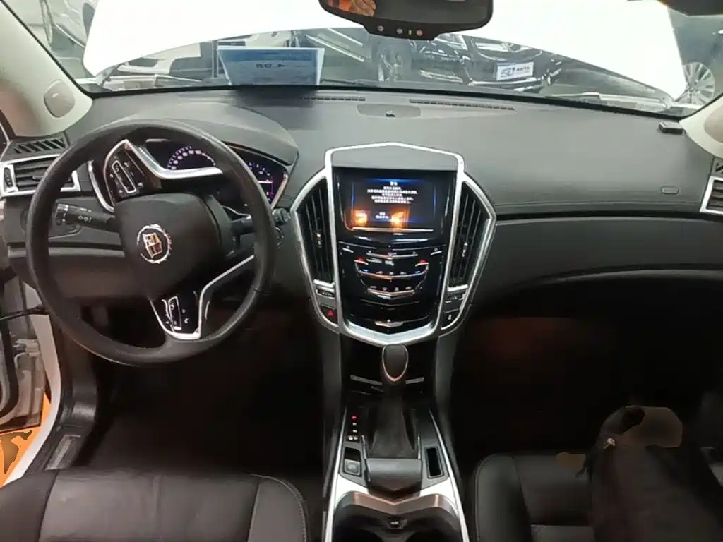Фото 10 - Cadillac SRX