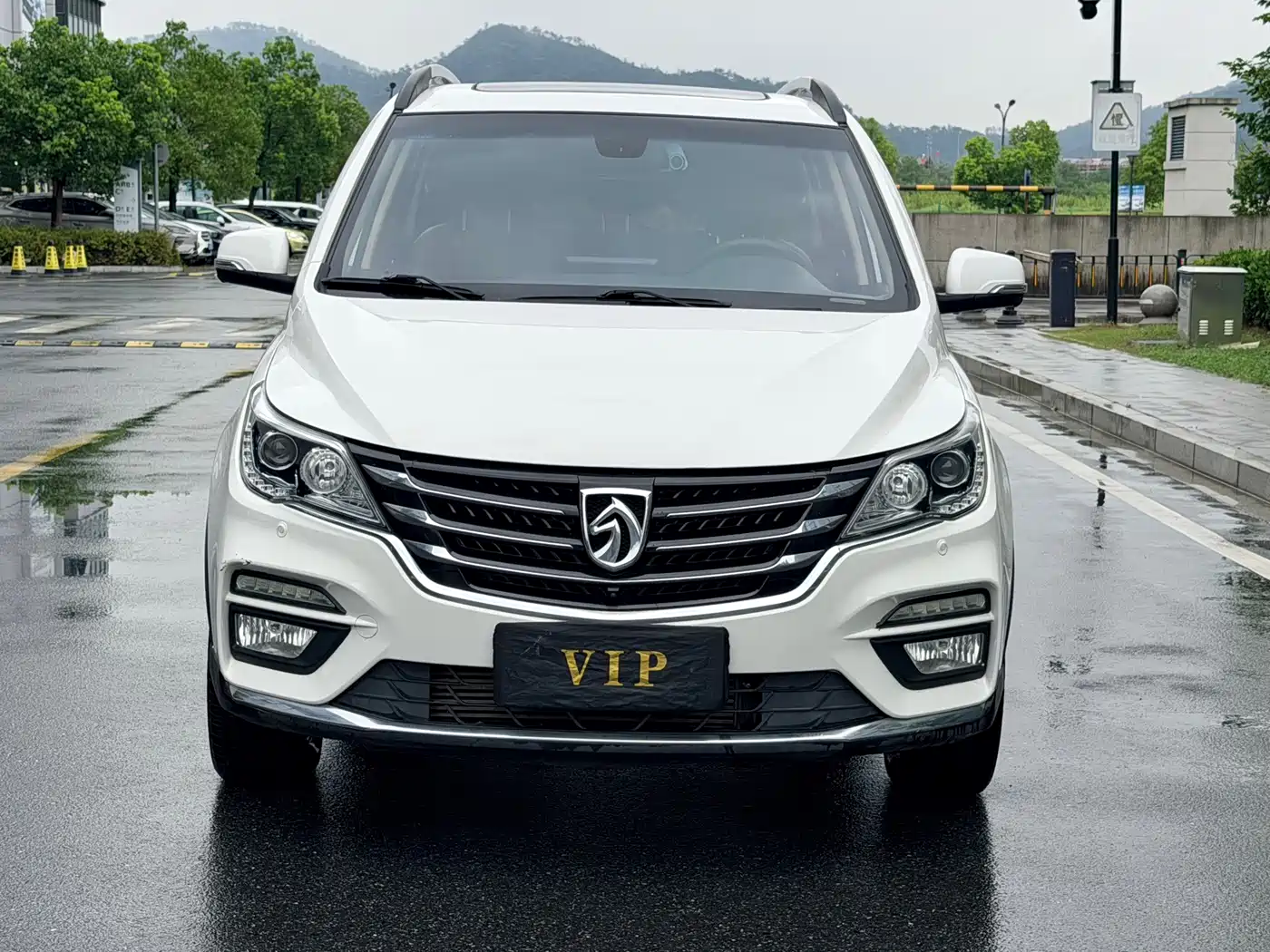 Baojun 560 2017 2017 1.5T DCT Flagship 7-seater