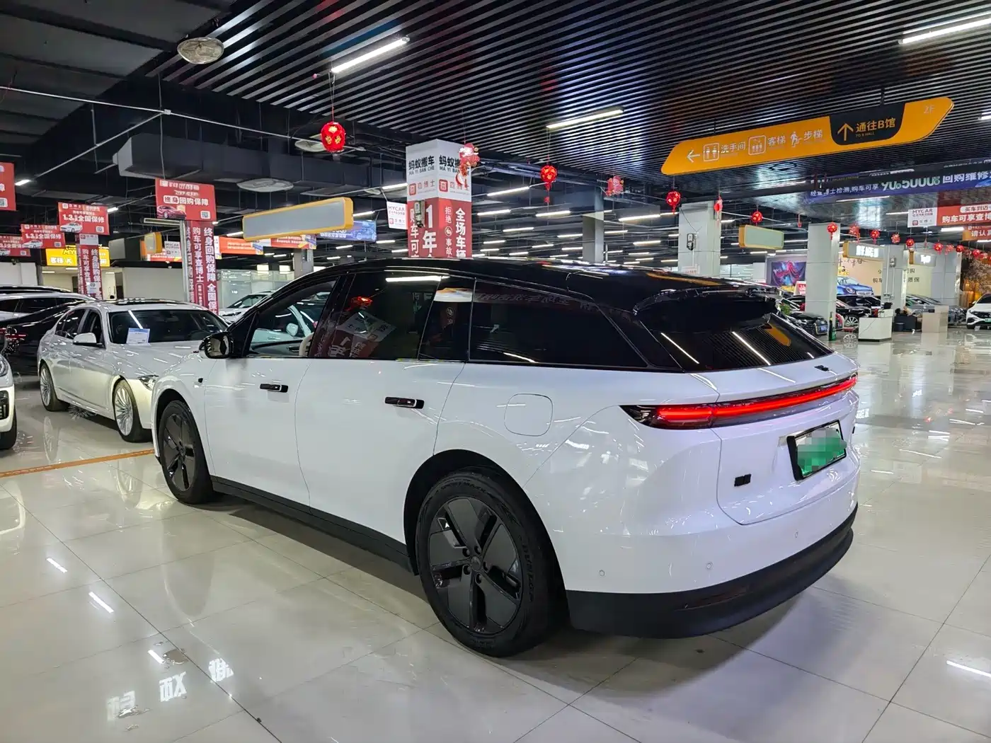 Li Auto i6 2026 2025 2WD Base Model