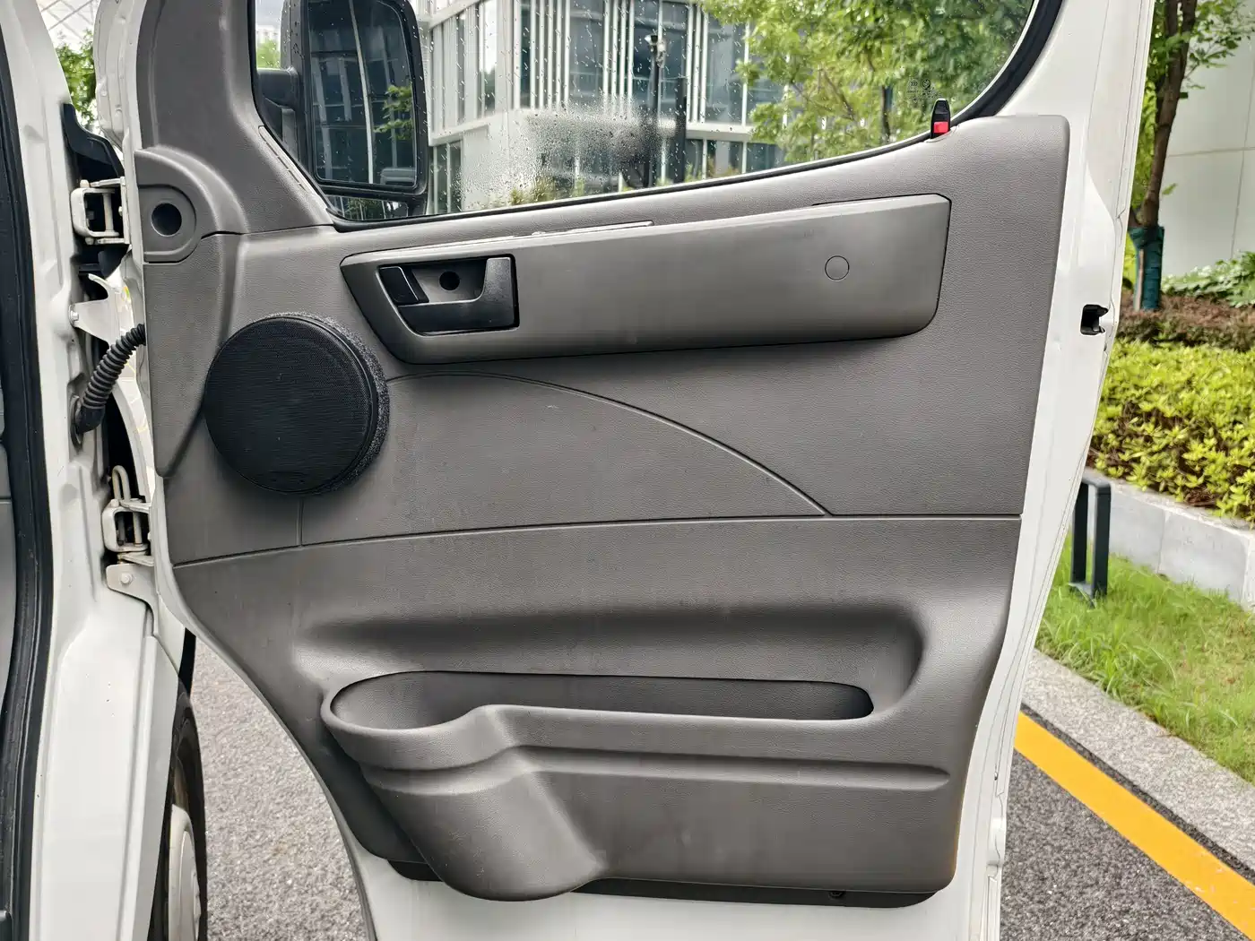 SAIC Maxus Xintu V80 2017 2017 2.5T 5-speed manual Aoyun Tong China V short wheelbase medium roof 5/6/10 seats