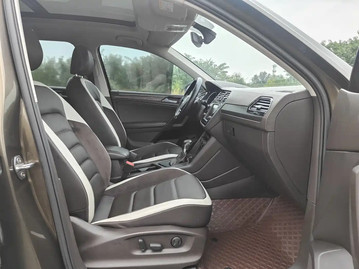 Volkswagen Tiguan L 2018 380TSI Automatic AWD Luxury Edition фото 11