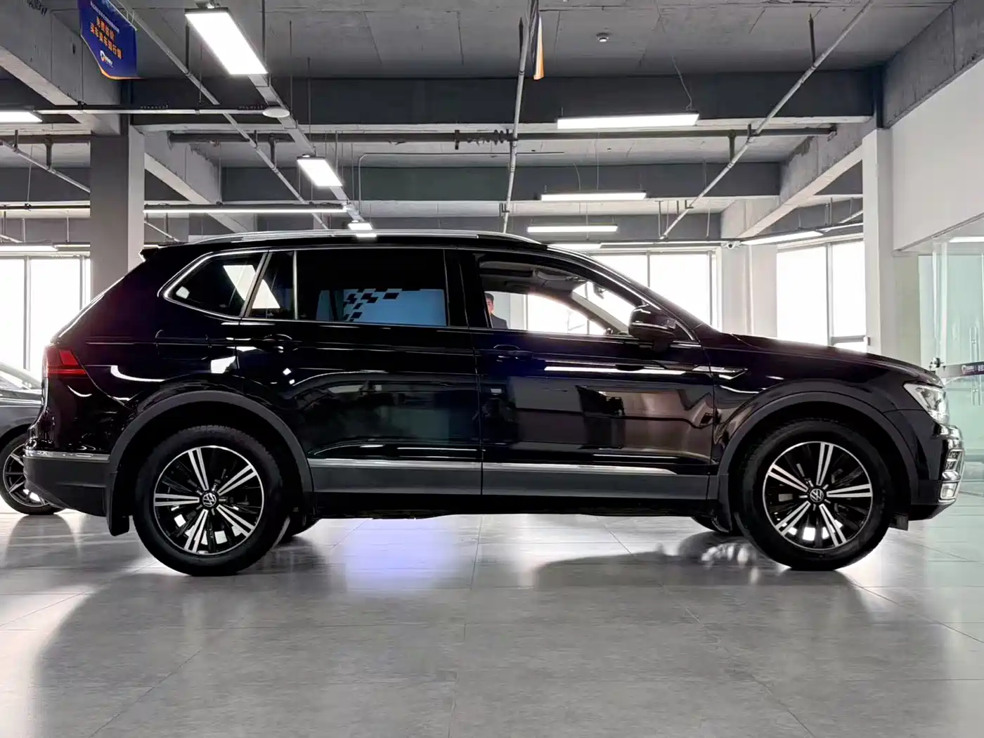 Volkswagen Tiguan L 2021 330TSI Automatic 2WD Smart фото 4