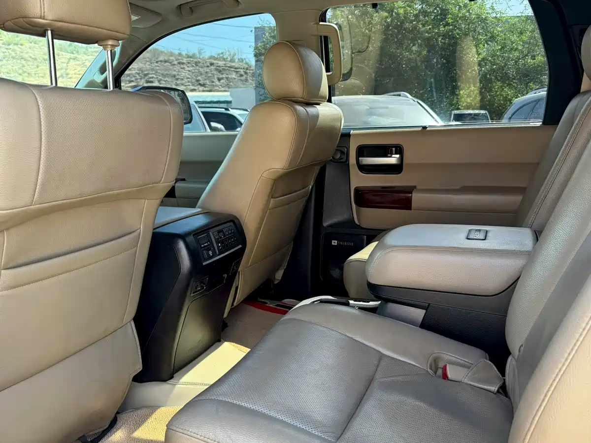 Toyota Sequoia 2012 2010 5.7 Platinum Edition