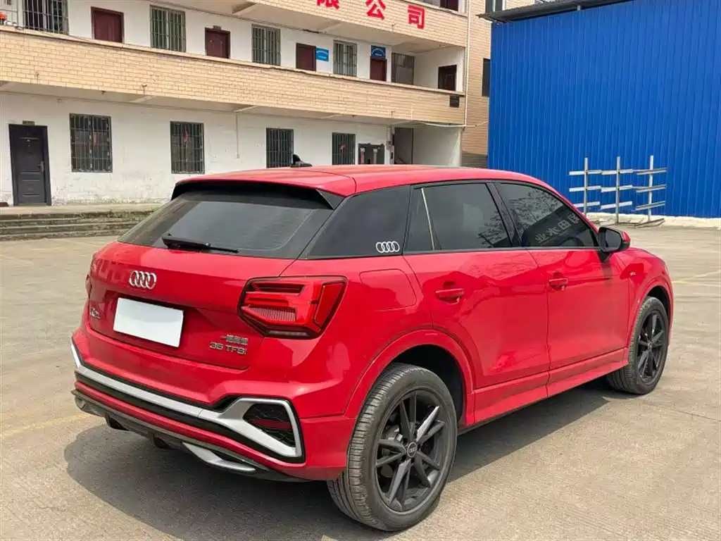 AUDI Q2L