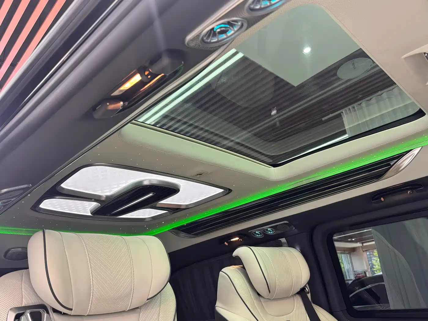 Mercedes-Benz V-Class 2022 V 260 L Long Wheelbase Luxury Edition фото 26