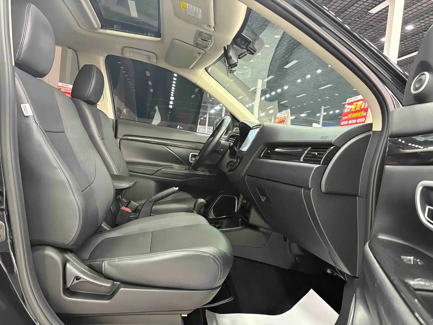 Mitsubishi Outlander 2018 2.0L 2WD Glory Edition 5-seater фото 18