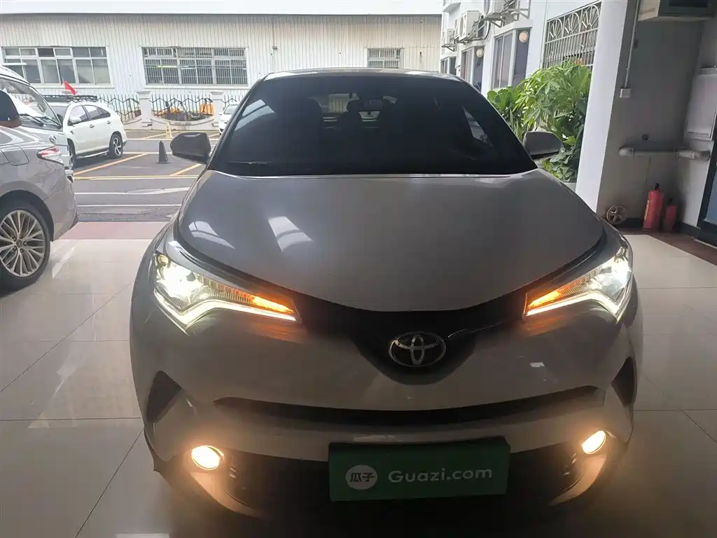 Toyota C-HR 2018 Model 2.0L Flagship Sunroof Version China V фото 3