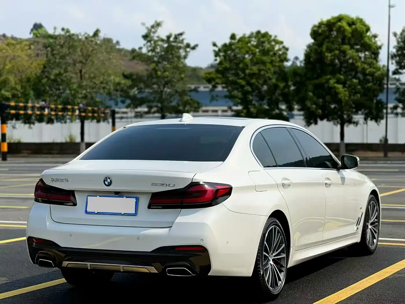 BMW 5 SERIES