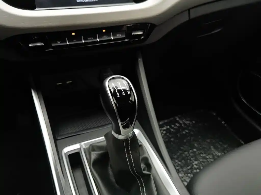 Photo 13 - Geely Vision X3