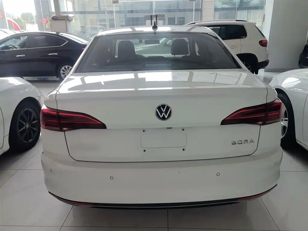 VOLKSWAGEN BORA