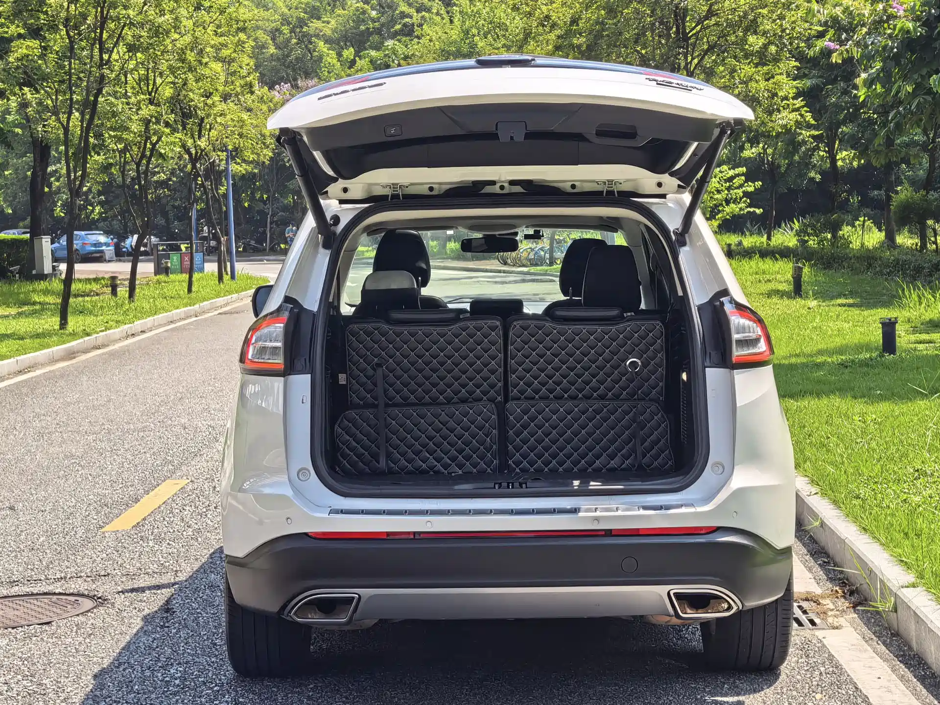 Фото 16 - Ford Edge