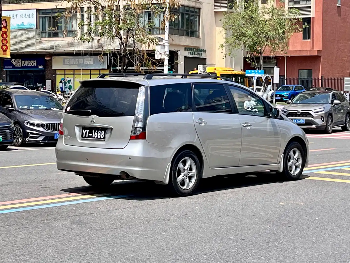 Mitsubishi Grandis 2007 2.4 7-Seater Comfort Edition фото 8