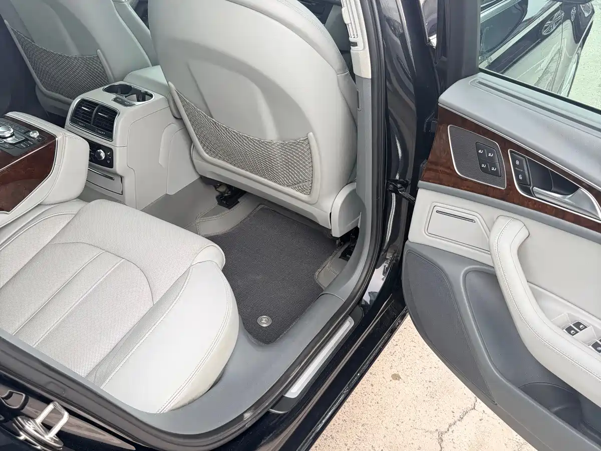 Photo 13 - Audi A6L
