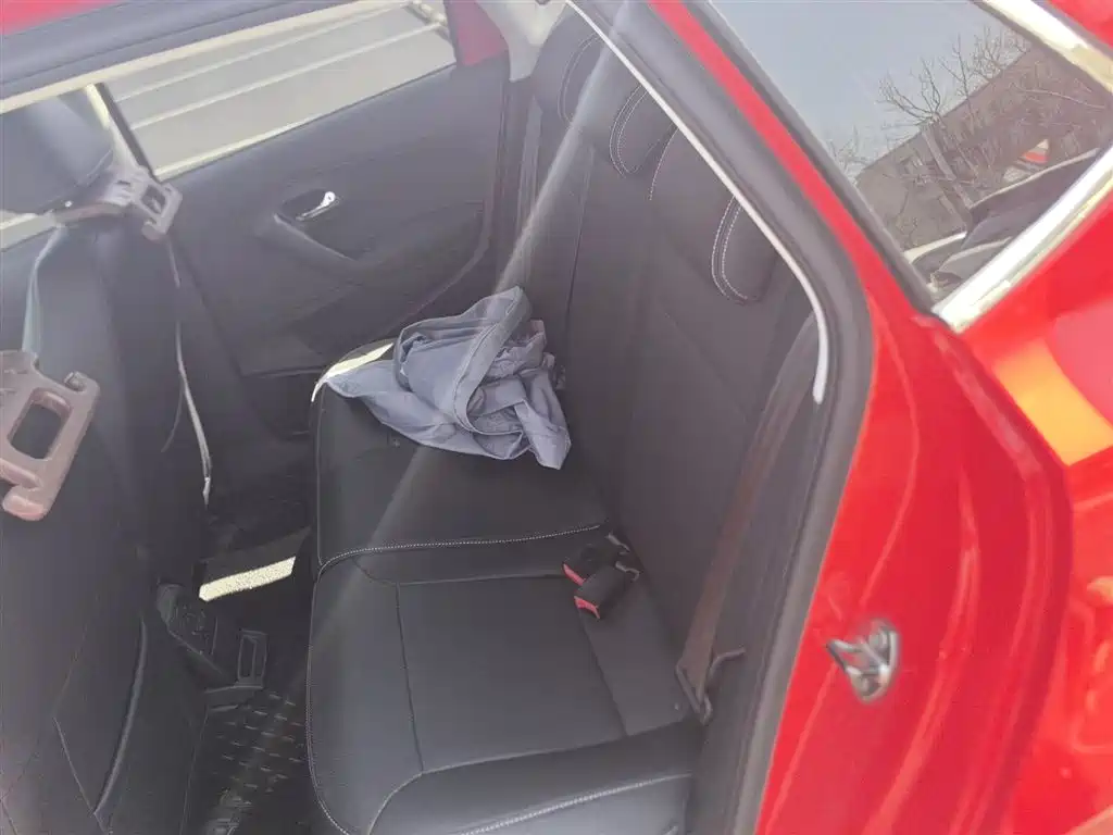 Volkswagen Polo 2014 1.4L Automatic Comfort Edition фото 15