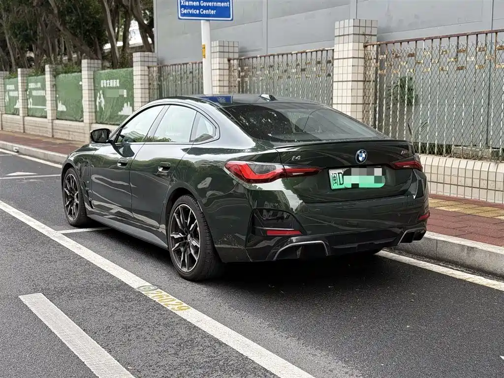 BMW I4