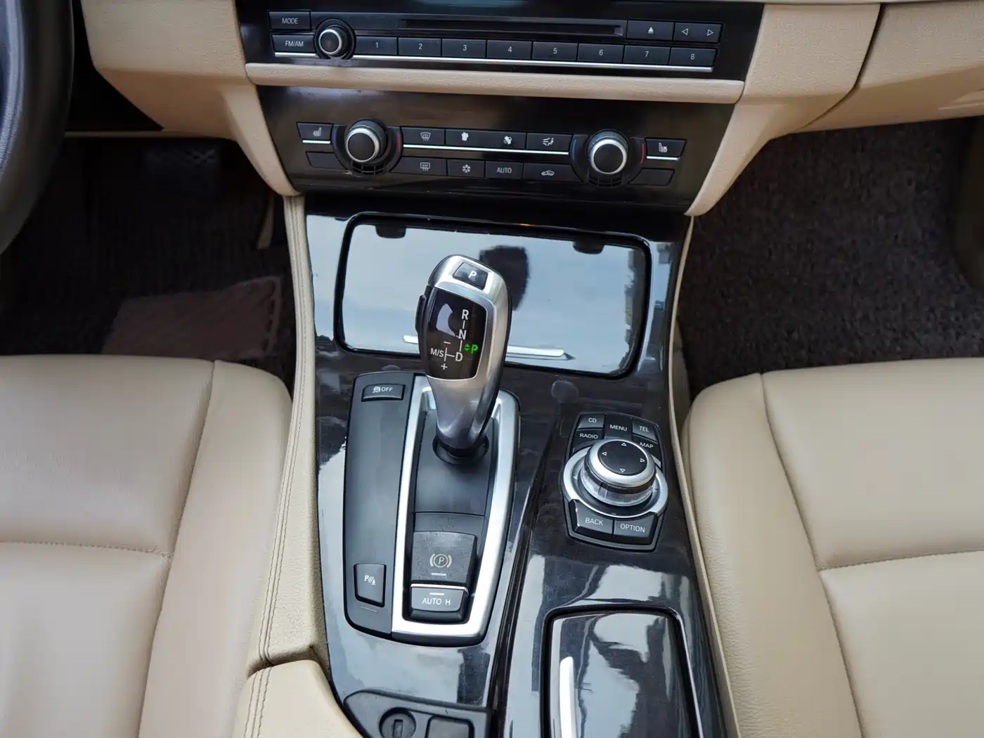 BMW 5 Series 2011 523Li Luxury фото 10