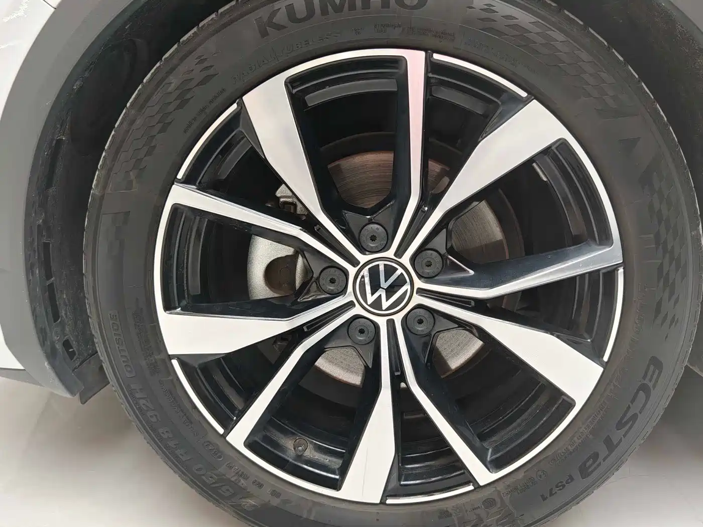 Фото 20 - Volkswagen T-ROC