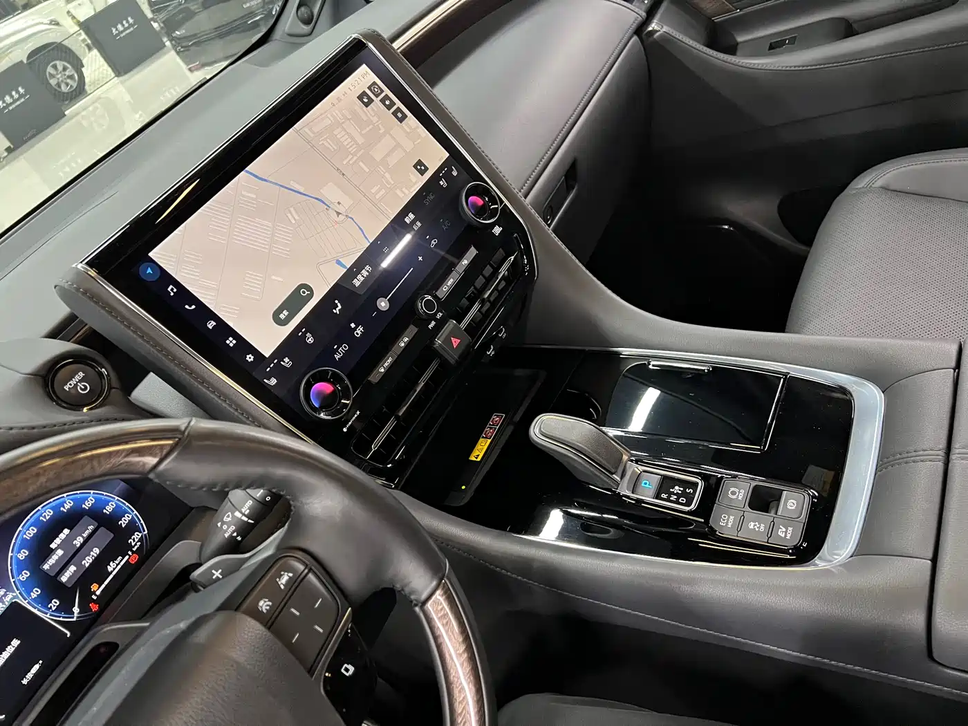 Toyota Vellfire 2024 Crown Hybrid 2.5L Executive Premium Edition фото 25