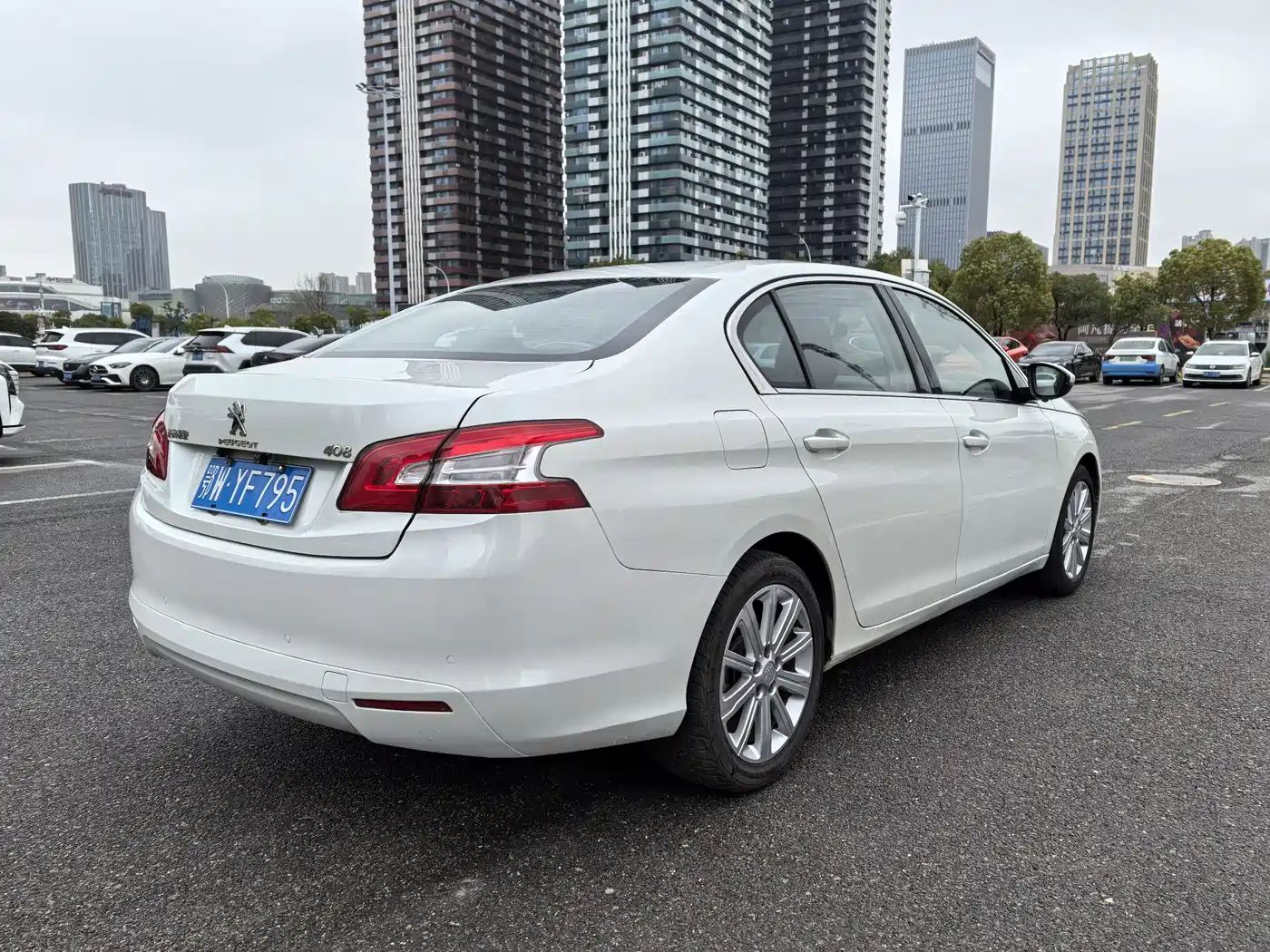 Peugeot 408 2016 1.6T Automatic Luxury Edition фото 6