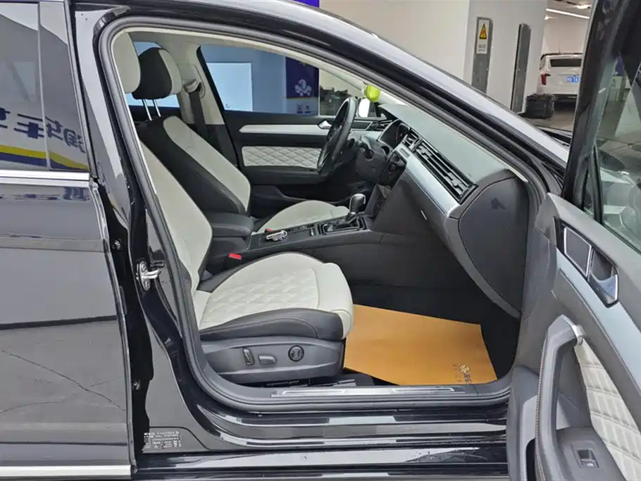 Volkswagen Magotan 2023 Model 2 Million Commemorative Edition 330TSI DSG Luxury фото 8