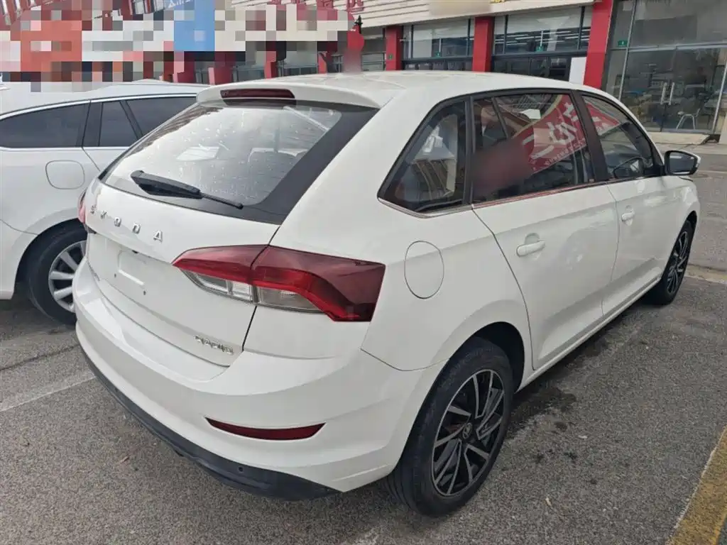 Škoda Skoda Rapid Spaceback 2020 1.5L Auto Comfort фото 5
