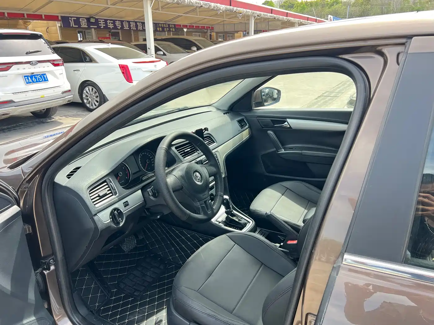 Volkswagen Lavida Tour 2013 1.6L Auto Luxury фото 10