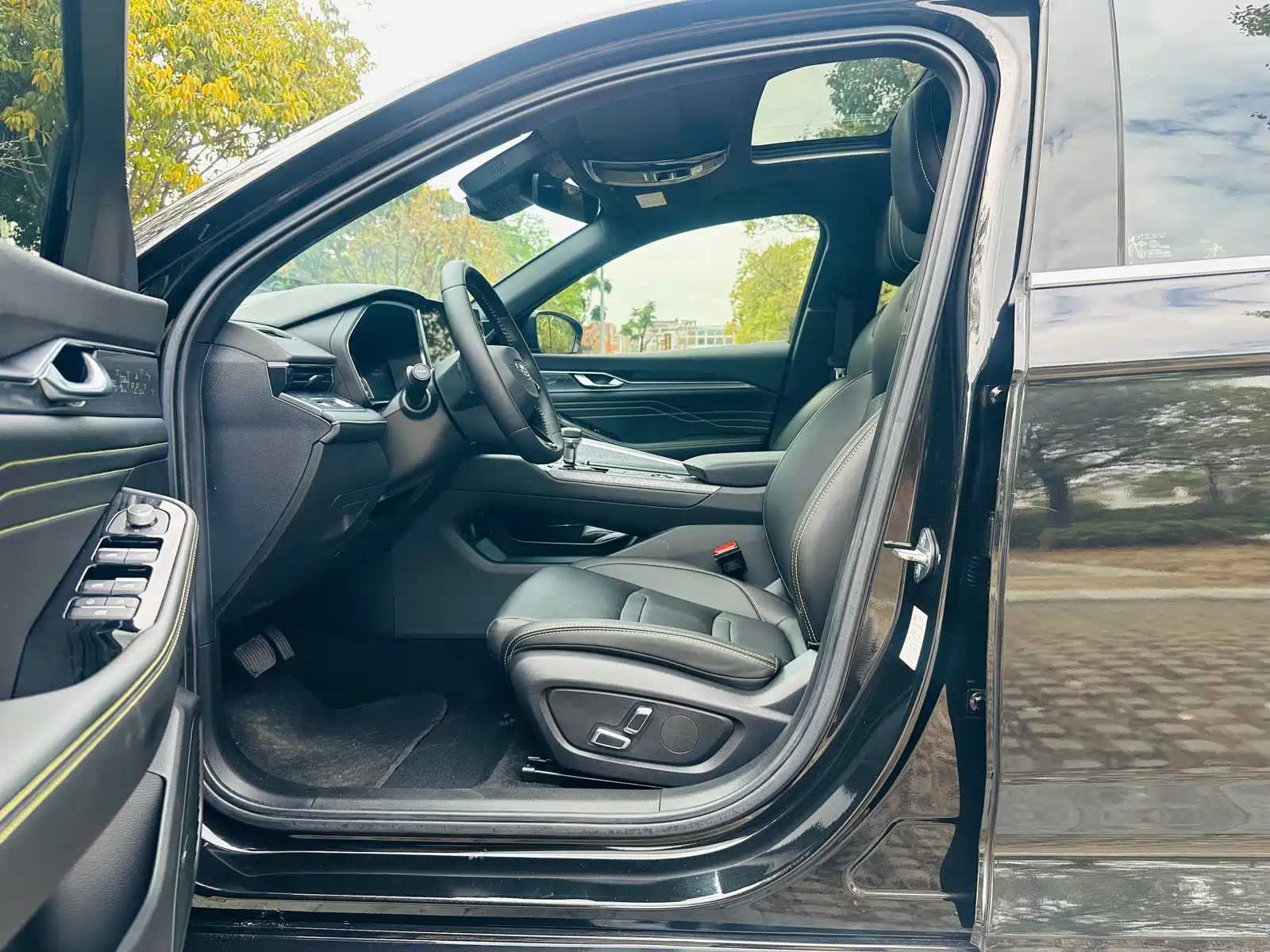 Фото 4 - Geely Preface