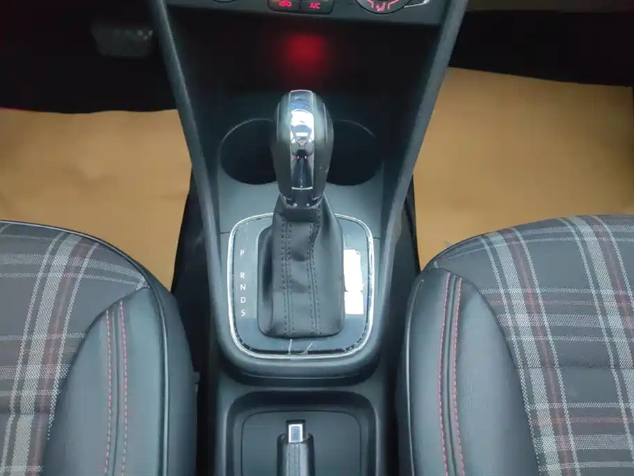 Volkswagen Polo 2016 1.6L Automatic Comfort фото 16
