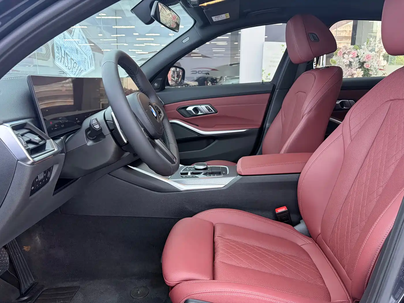 BMW 3 Series 2024 330i M Sport Shadowline Package фото 6