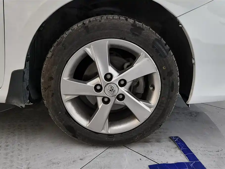 Toyota Corolla 2013 Special Edition 1.8L CVT Ultimate Cool GL-i фото 6