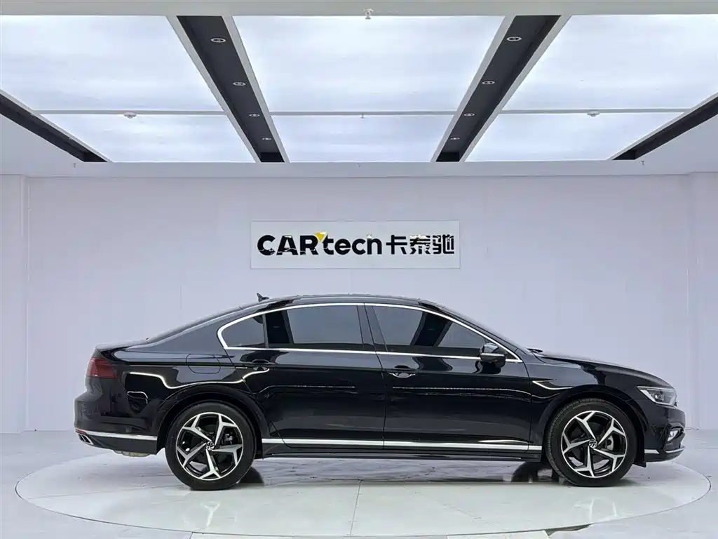 Volkswagen Magotan 2023 2 Million Units Anniversary Edition 330TSI DSG Leading Type фото 6