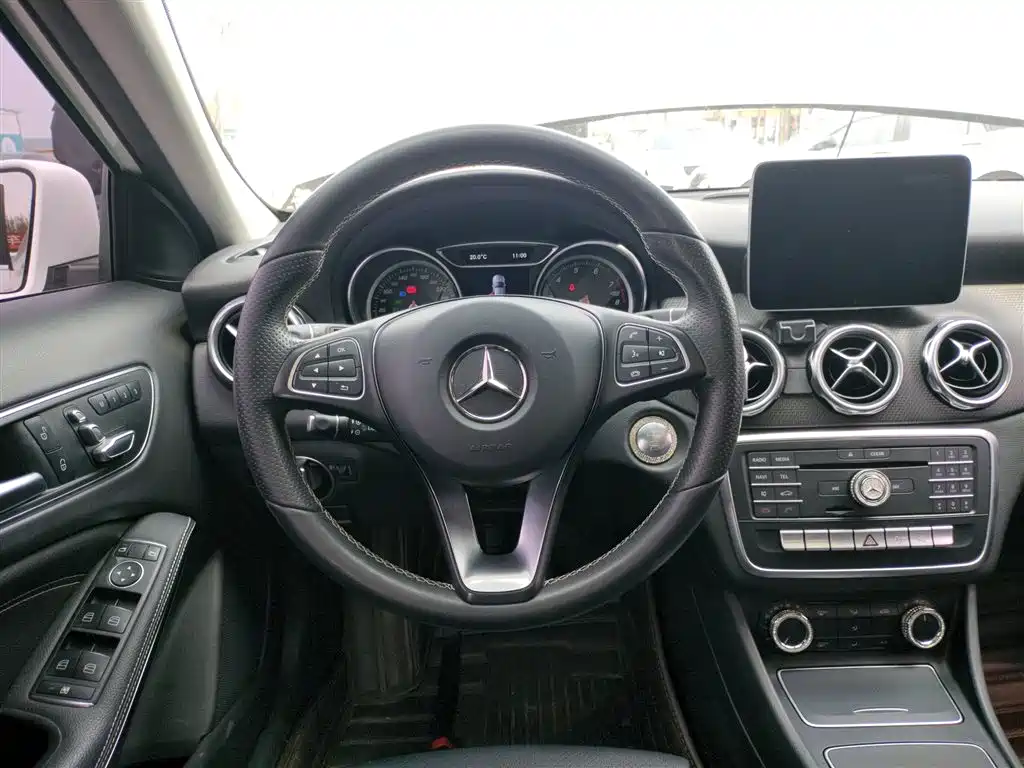 Mercedes-Benz GLA 2017 GLA 200 Dynamic фото 11