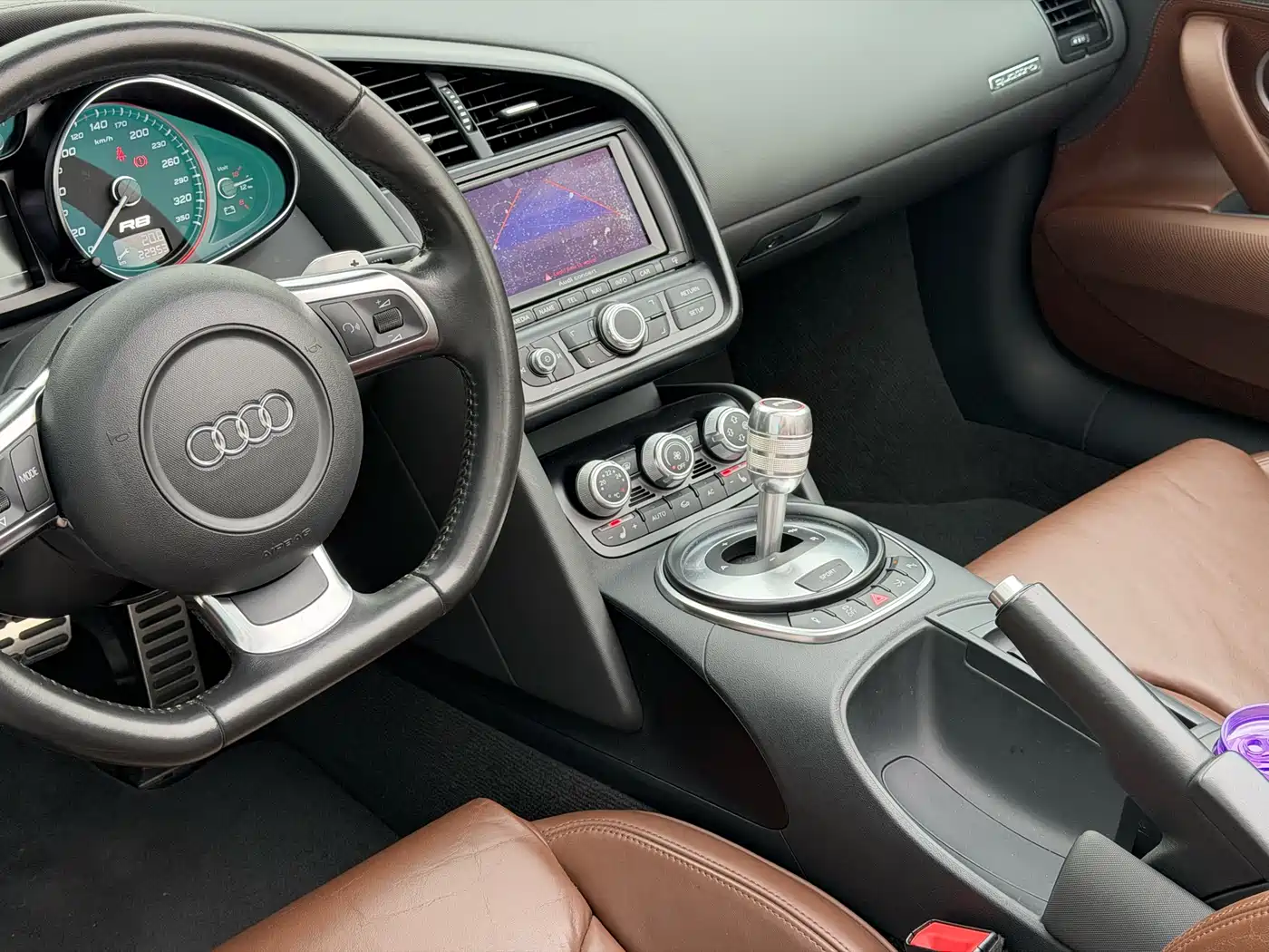 Audi R8 2011 Spyder 5.2 FSI quattro фото 8