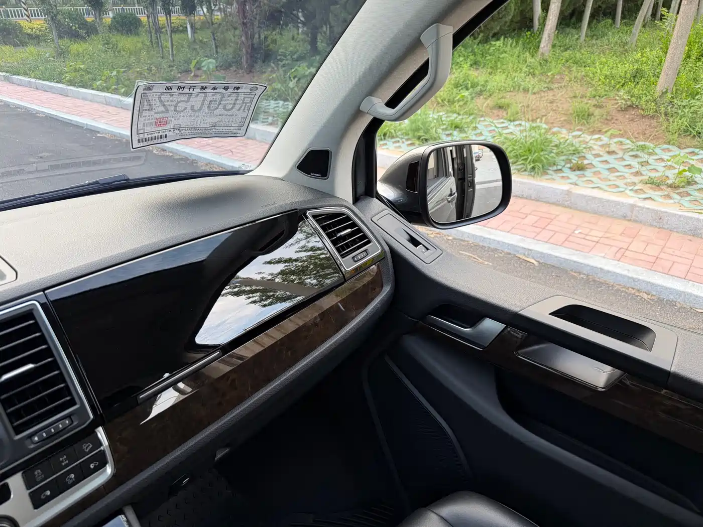 Volkswagen Multivan 2018 2.0TSI 4WD Explorer Edition 7-Seater фото 8