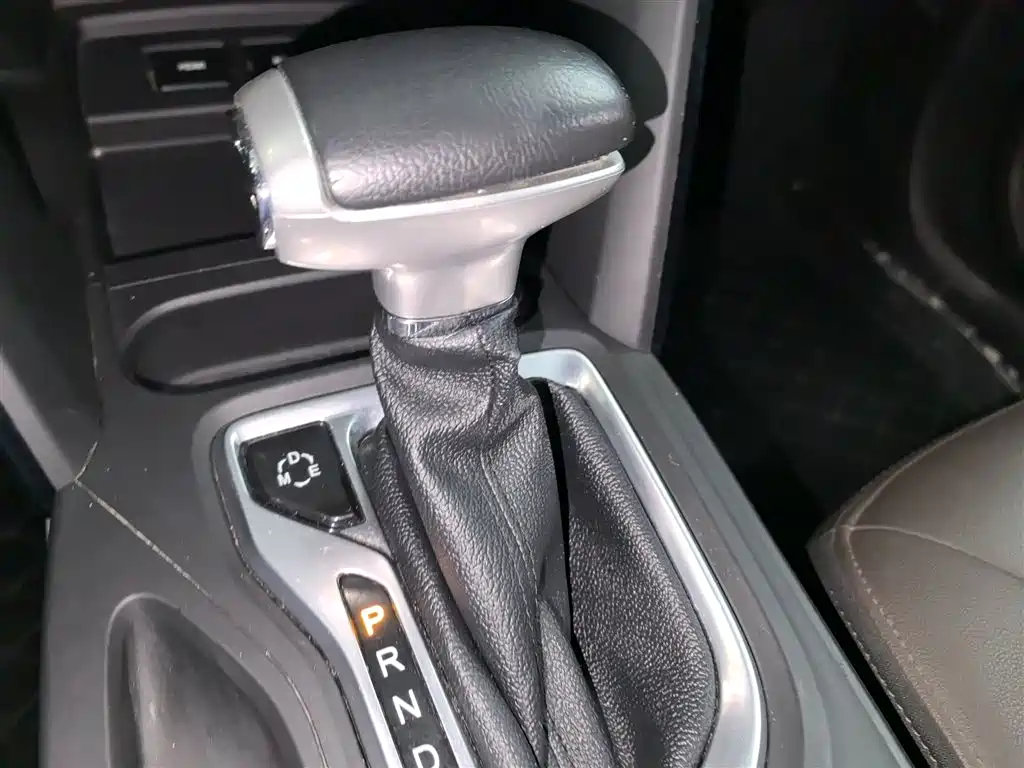 GAC Trumpchi Trumpchi GS4 2016 235T G-DCT Luxury Edition фото 14