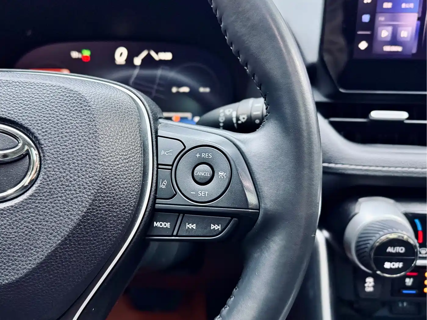 Toyota Wildlander 2023 Hybrid 2.5L E-CVT AWD Premium Edition фото 21
