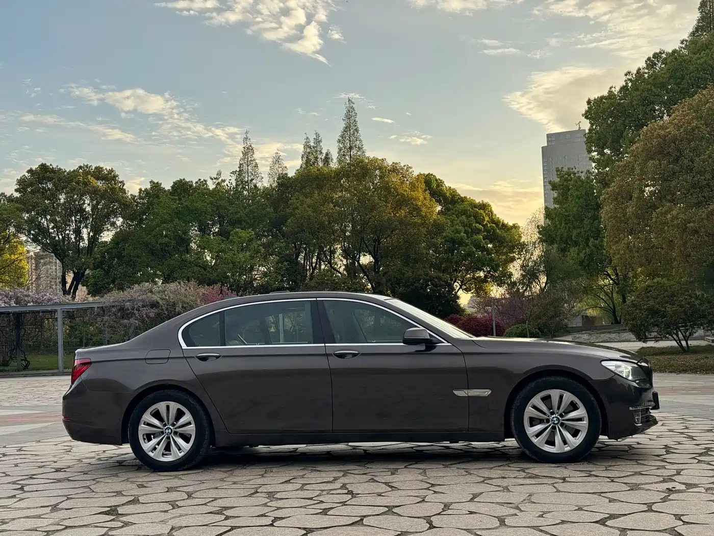 BMW 7 Series 2013 Model 730Li Luxury фото 4