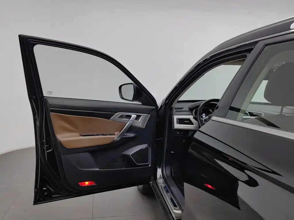 Фото 8 - Geely Atlas