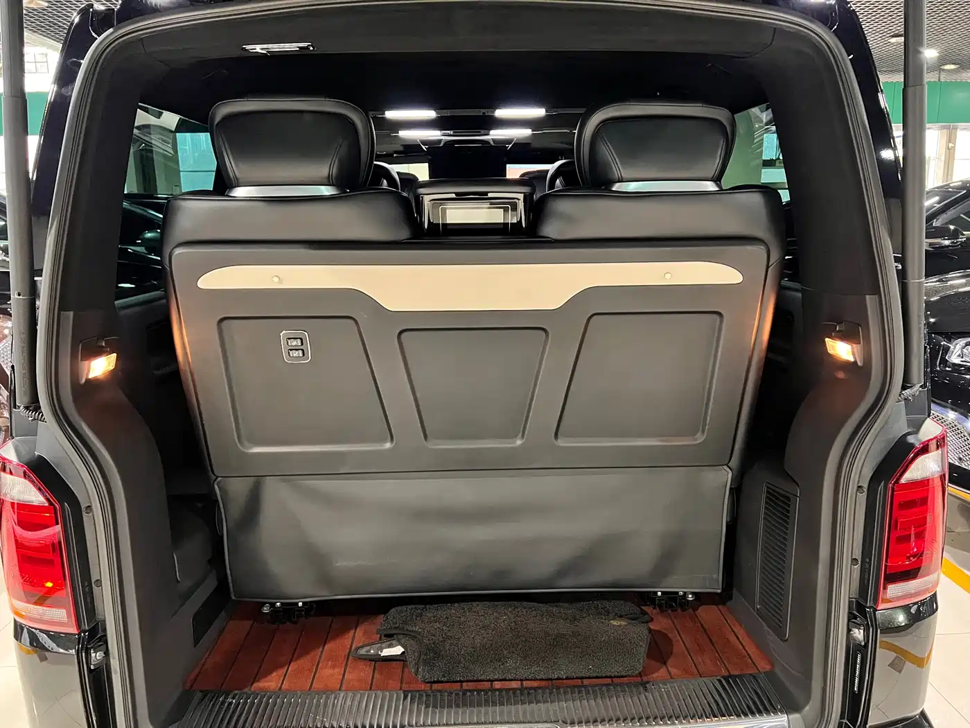 Volkswagen Multivan 2019 2.0TSI 4WD Premium 7-seater фото 15