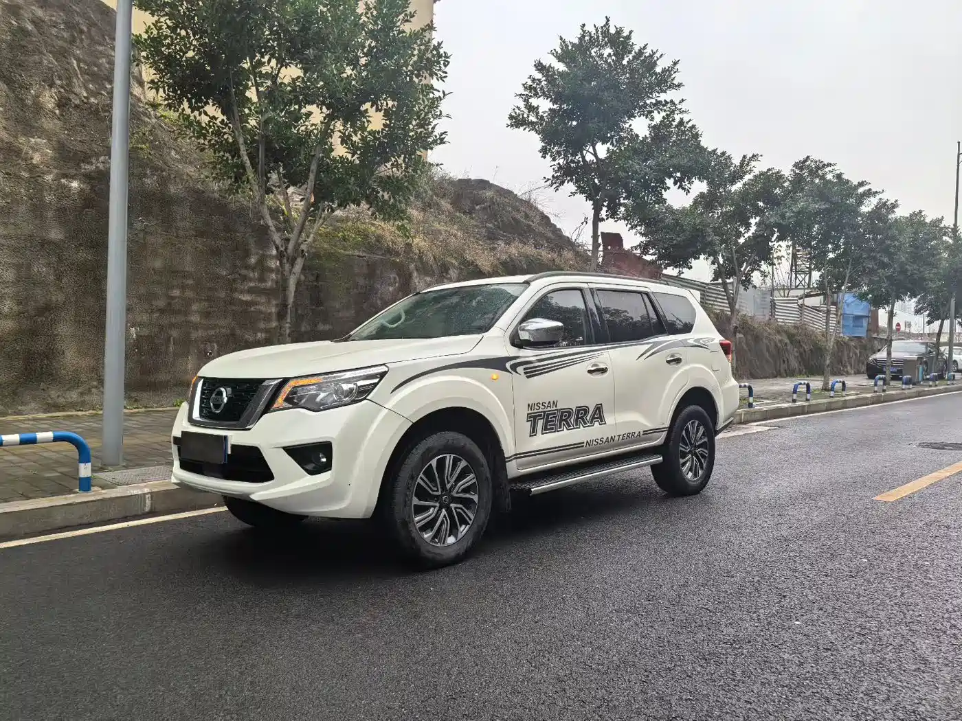 Nissan Terra 2020 2.5L XL Upper 4WD Automatic Luxury Edition фото 3