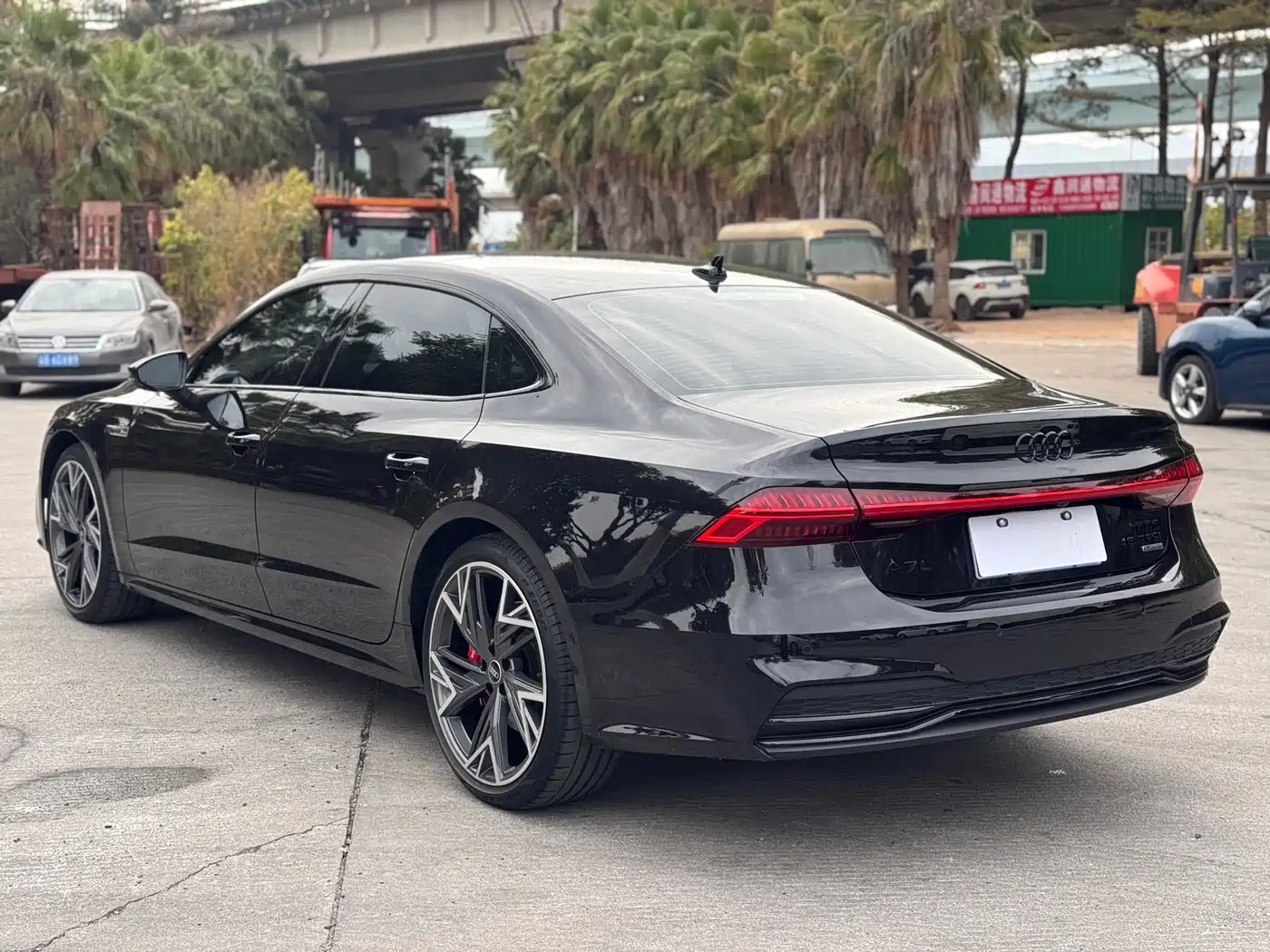 Audi A7L 2024 45 TFSI quattro S-line Black Warrior Edition фото 9
